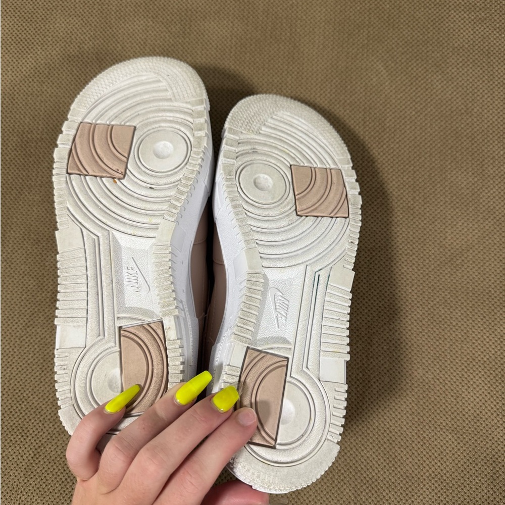 Wmns Air Force 1 'Pixel Particle - Picture 10 of 11